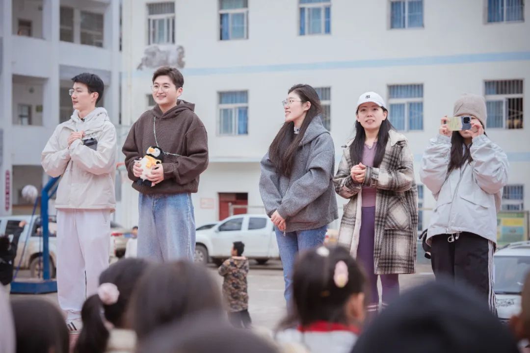 乡村笔记携手CASUCA走进凉山两所中学，助力偏远高寒地区学生健康成长